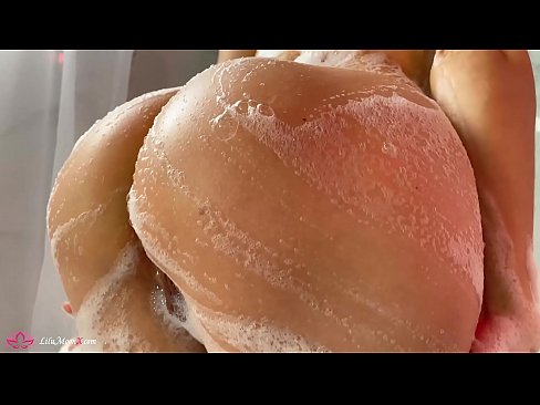 ❤️ Brunette شاور میں شدید orgasm کے لئے وائبریٹر کے ساتھ بلی میں مشت زنی کرتی ہے۔ ☑ سیکس ☑